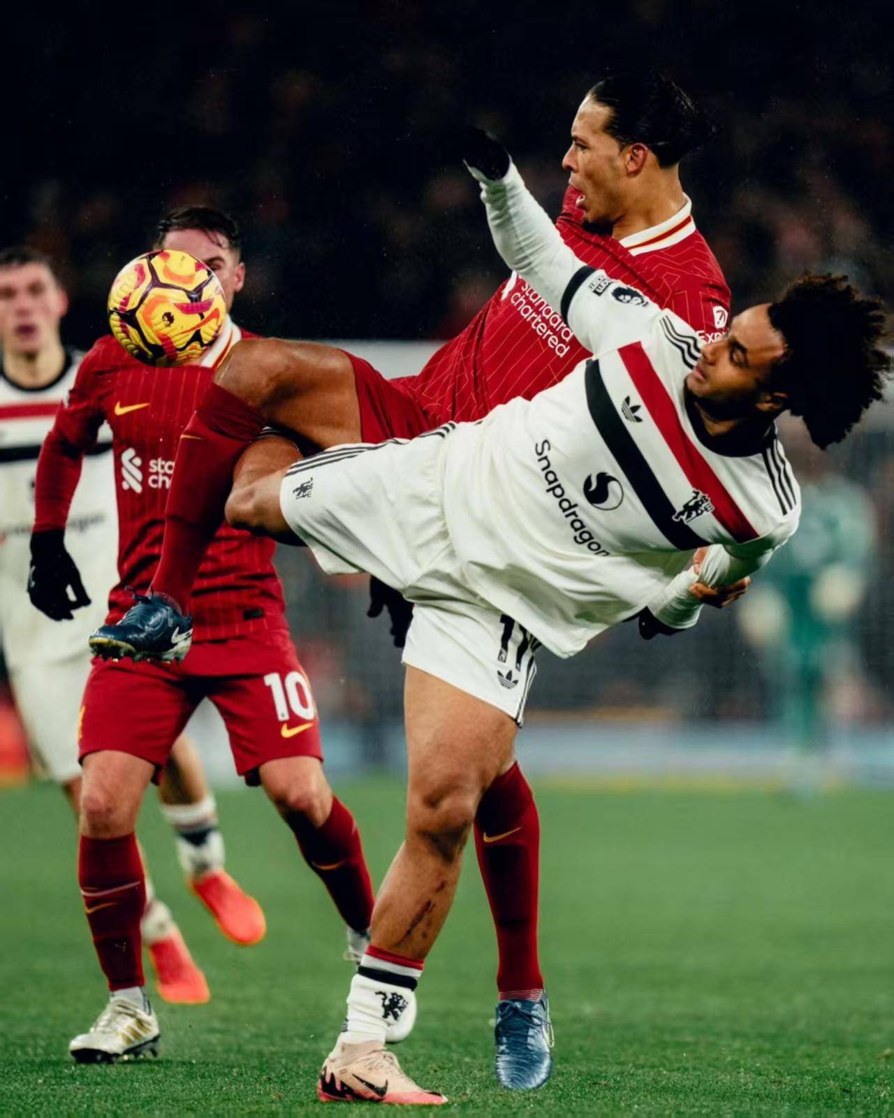 爱游戏官网网页版入口-从关键时刻洛杉矶湖人调整名单到费耶诺德豪取连胜备战荷甲，CBA常规赛转会期攻防权衡