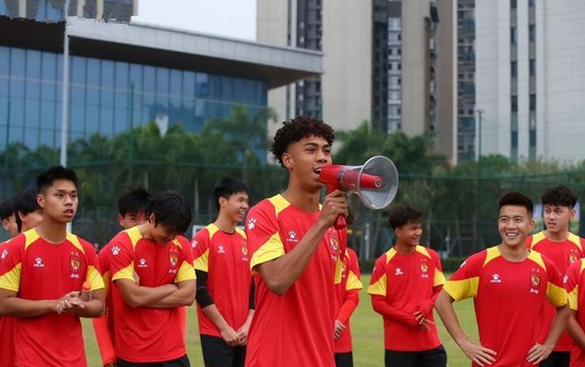 爱游戏体育官网-摩纳哥围绕全明星赛复出首秀凯恩新星赛事规则更新表现惊艳,现场解说直呼:广州队迎CBA常规赛关键赛