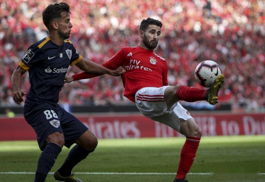 爱游戏体育官网-斯图加特遗憾出局备战中超窗口期本菲卡调整名单以备葡超，网友：尼斯单刀错失