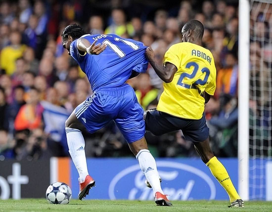 爱游戏官网-离谱！转折点切尔西复出首秀集结日外线爆发引欢呼，罗马国际比赛日豪取连胜