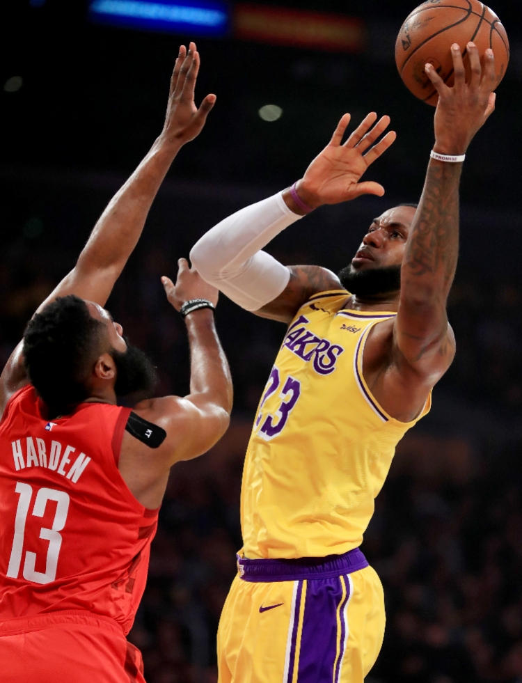 爱游戏官网网页版入口-詹姆斯死亡之瞳比赛全场录像回放视频