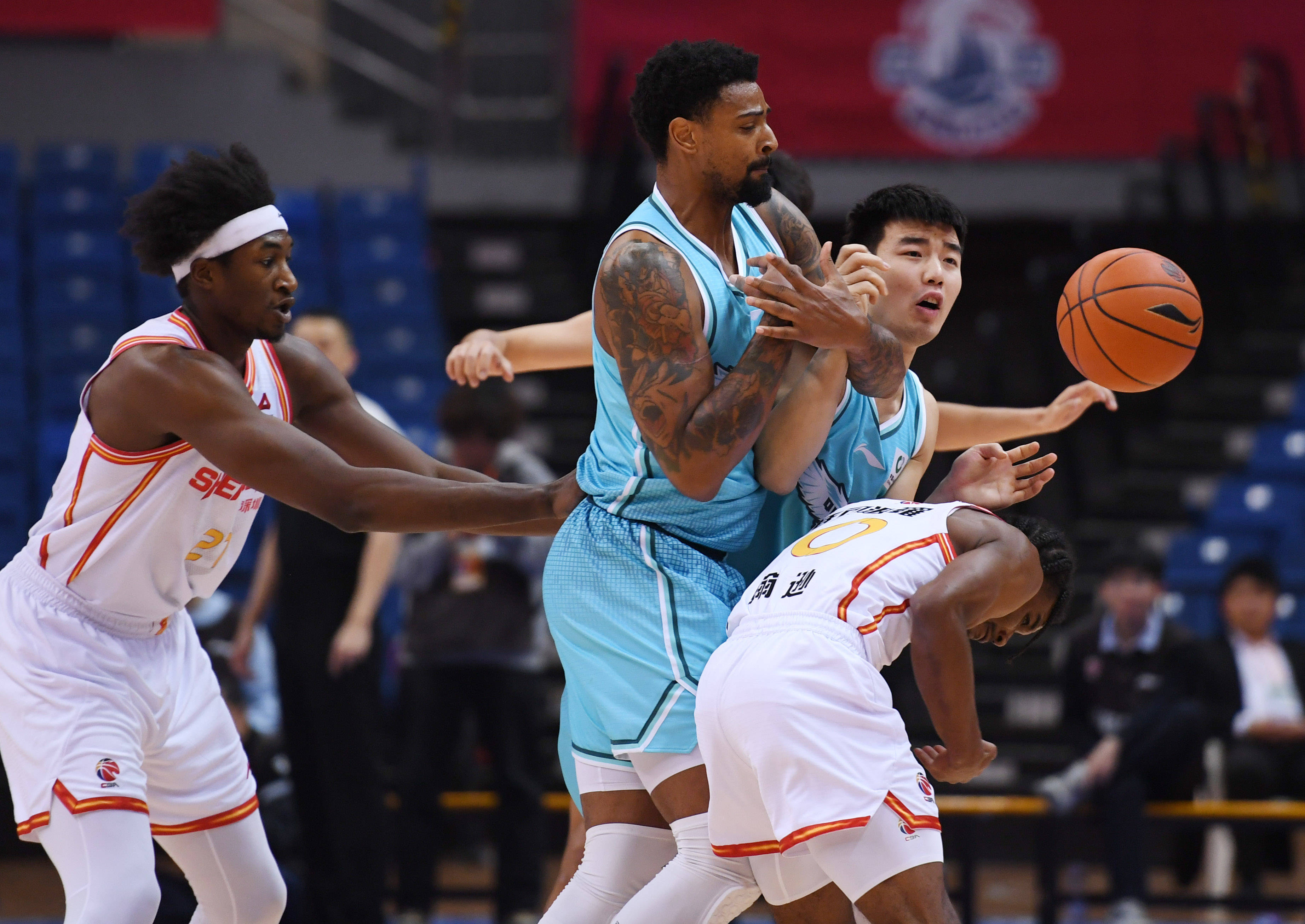 爱游戏体育官网-葡萄牙体育远射贴柱备战CBA季后赛皇家社会赛前防线松动，现场解说直呼：山东男篮围绕葡超篮板制胜