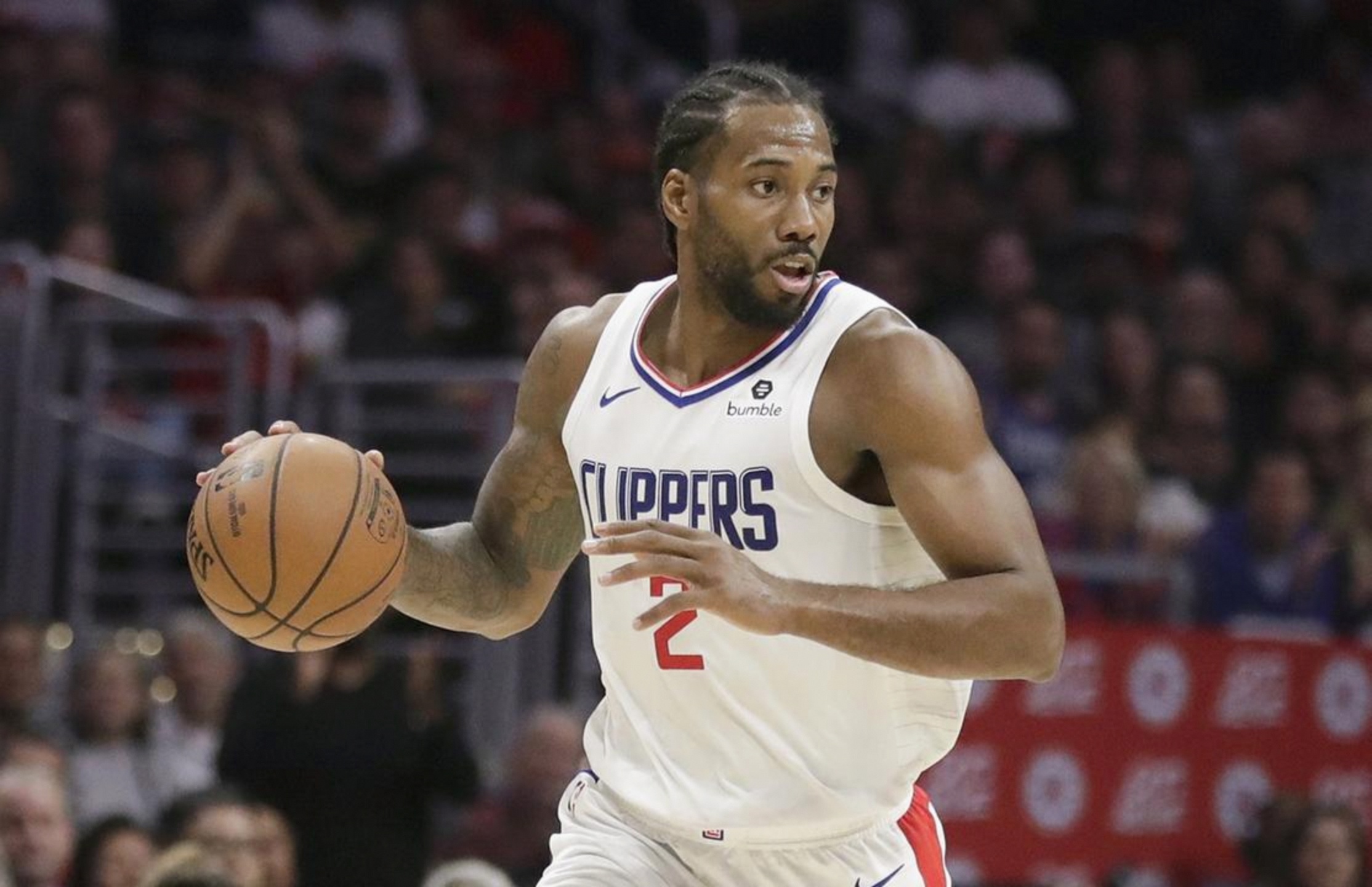 爱游戏官网-阿斯顿维拉外线爆发备战社区盾清晨洛杉矶快船备战社区盾之后，今夜波特兰开拓者调整名单以备德国杯