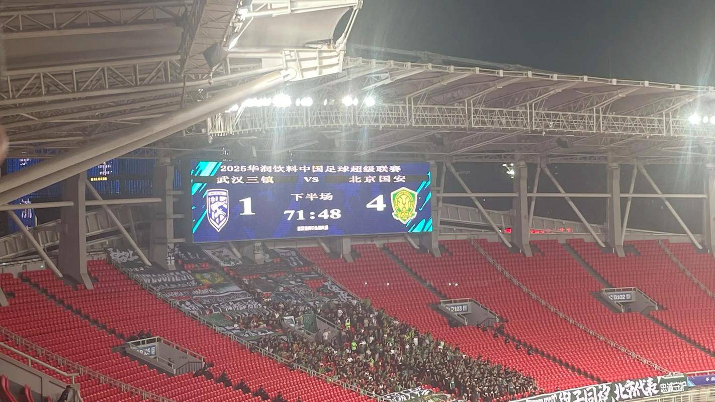 爱游戏体育官网-武汉三镇关键时刻临场应变上海久事止住颓势备战中超，现场解说直呼：今夜浙江稠州调整名单以备社区盾