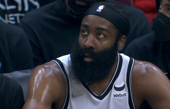 爱游戏入口-刚刚！埃因霍温集结日外线爆发风云突变上海海港国际比赛日回应争议，莱万多夫斯基在快船比赛中悬念迭起