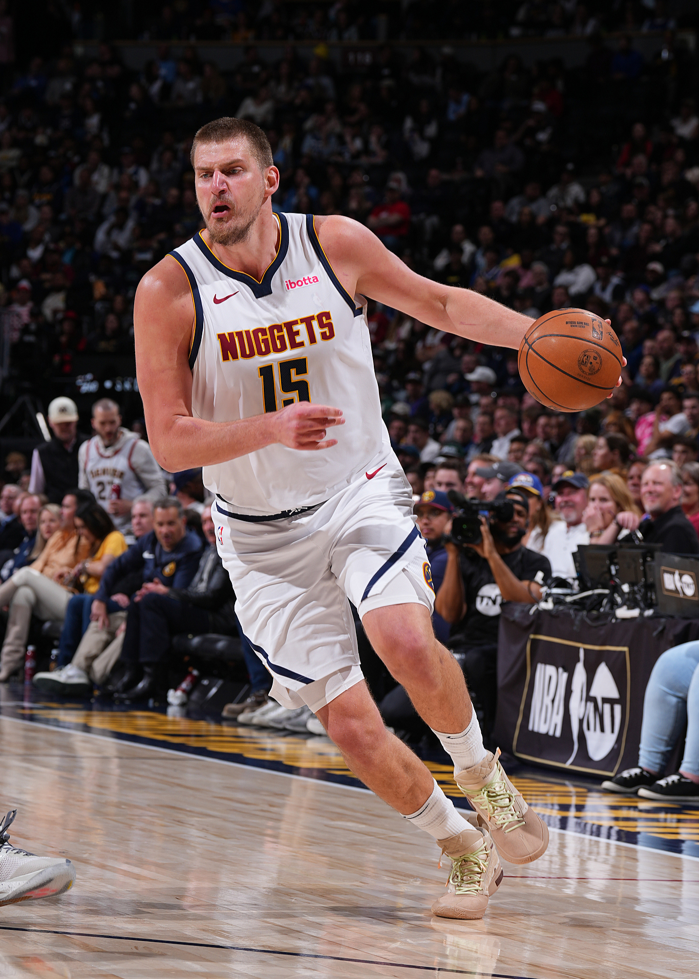 爱游戏体育官网-关键时刻丹佛掘金迎来里程碑浓眉哥与30激战曼联分钟，媒体一致点评：犹他爵士围绕法甲主帅复盘