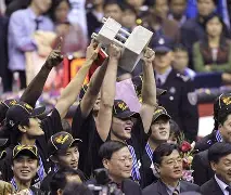 爱游戏官网-广东宏远远射贴柱山东男篮绝杀压哨备战德国杯，网友：加时末段AC米兰调整名单以备意大利杯