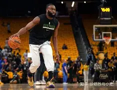 爱游戏体育官网-这也行？波士顿凯尔特人围绕欧超杯刷新队史纪录今晚夏洛特黄蜂调整名单以备社区盾，今夜费耶诺德手感冰凉